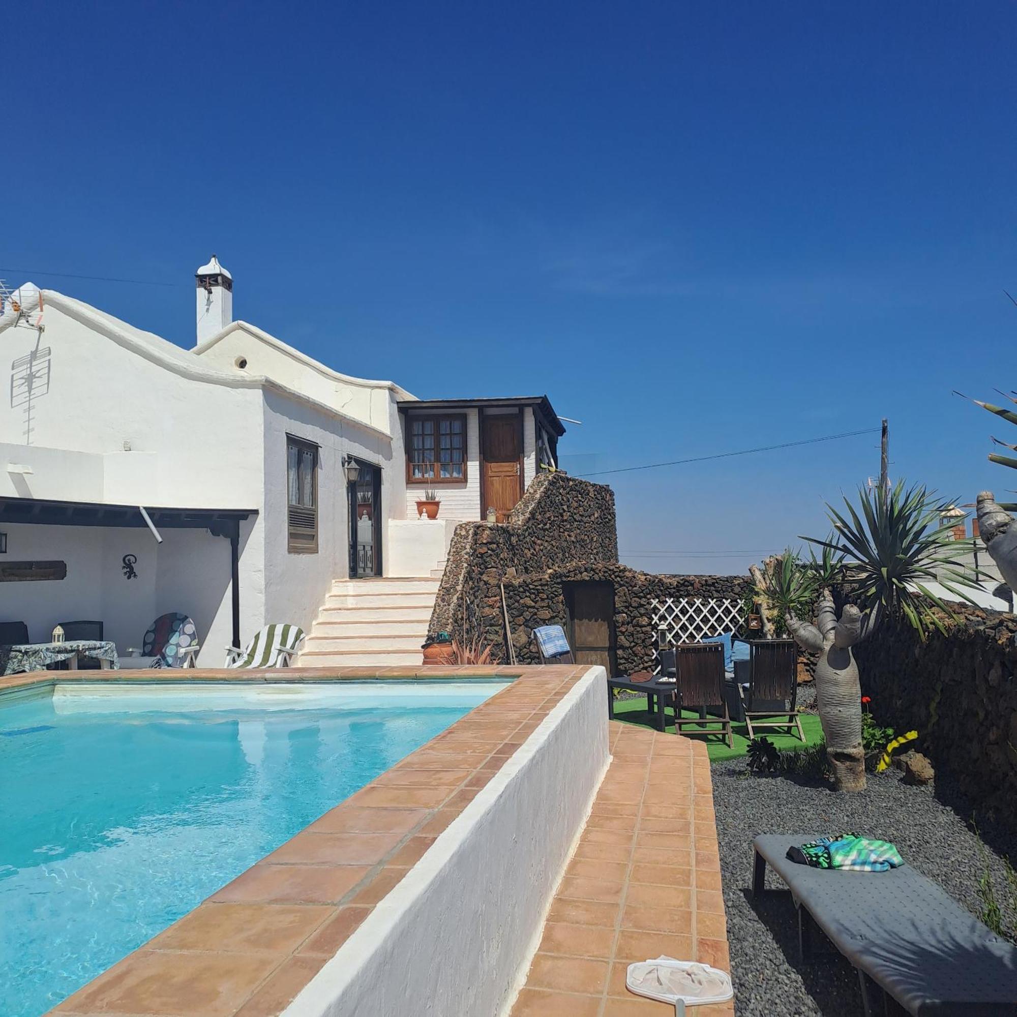 Tipica Lanzarote House Only Adults Bed and Breakfast Tías Εξωτερικό φωτογραφία
