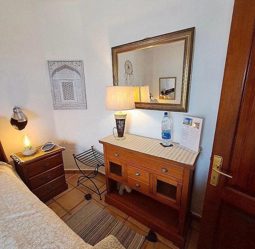 Tipica Lanzarote House Only Adults Bed and Breakfast Tías Δωμάτιο φωτογραφία